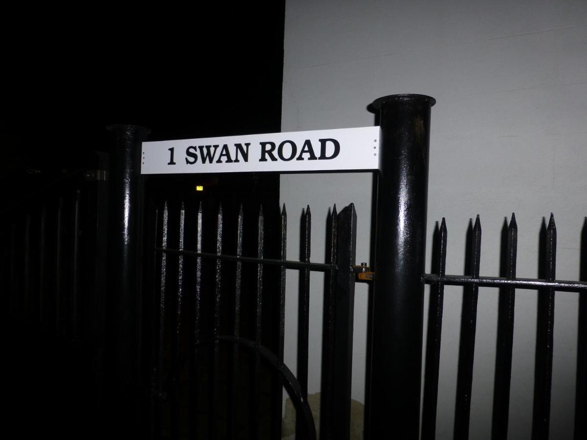 Swan Guest House London - Heathrow Hillingdon Bagian luar foto